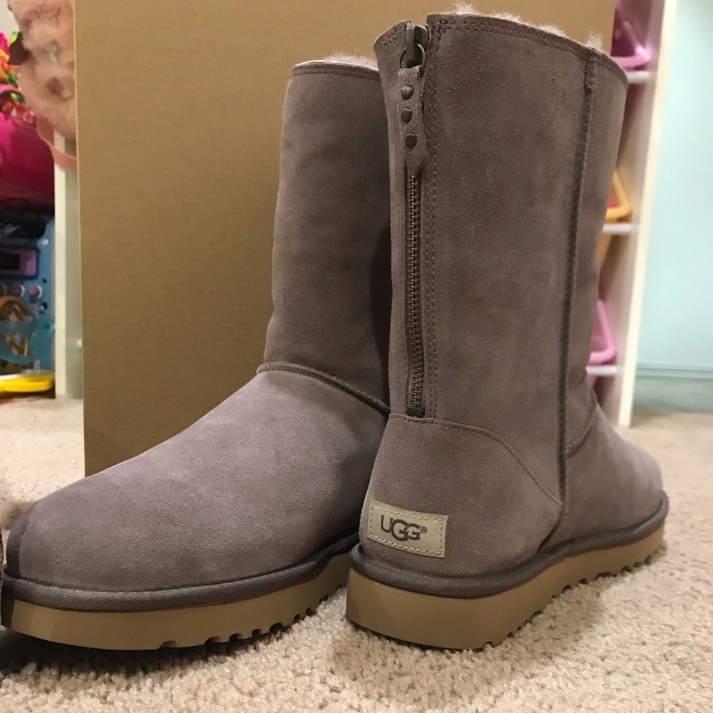 UGG CLASSIC SHORT ZIP WOMEN'S BOOTS US SIZE 11 New
